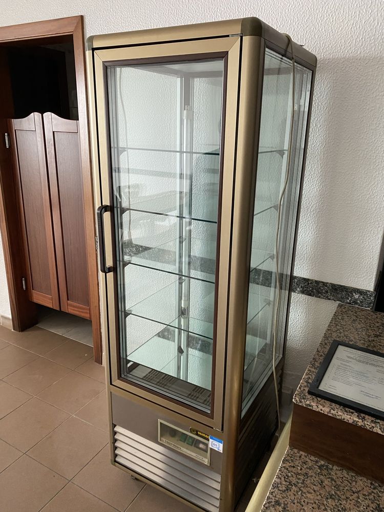 Vitrines refrigeradas para produtos varios,pastelaria,pao,suschi,salg