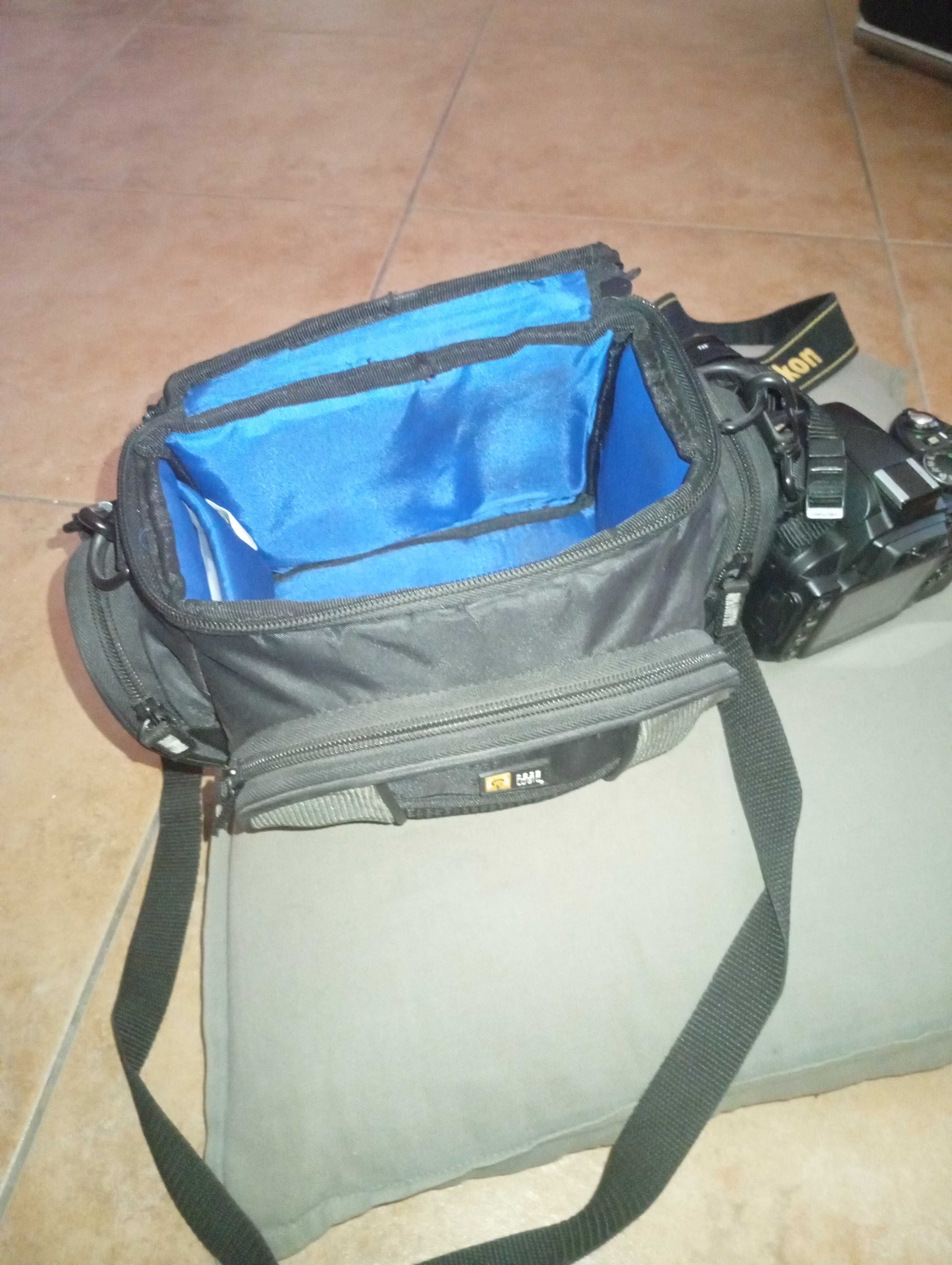 Nikon como nova com bolsa tudo completo