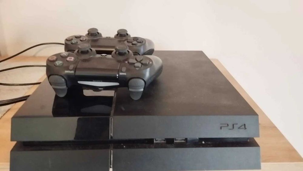 PS4 Slim 500GB + 2 pady + gry – stan bardzo dobry