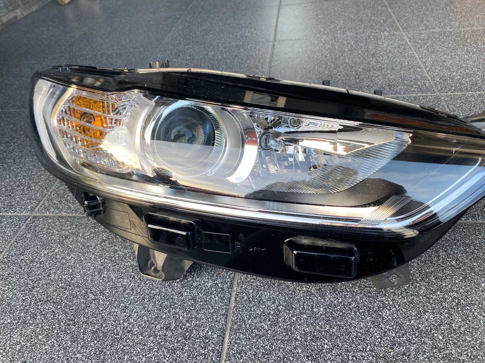 Ford Mondeo Mk5 lampa reflektor prawy przód