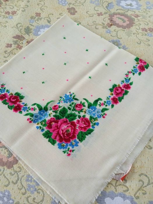 Хустки вовняні нові