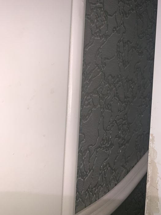 Двері білі деревʼяні