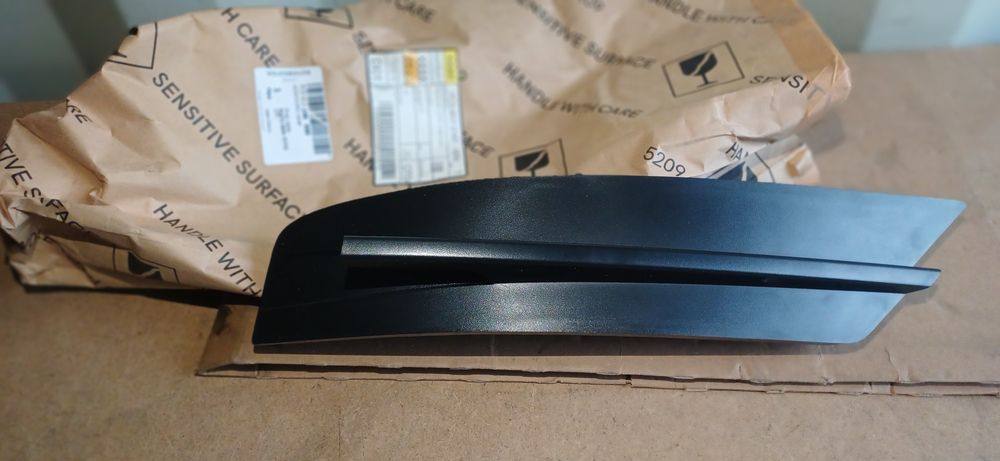 VW Crafter 17- II atrapa kratka prawa zderzaka NOWA OE