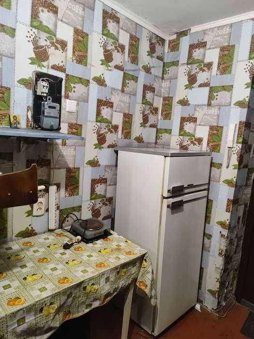 Продам гостинку в  центре Одесской 9000