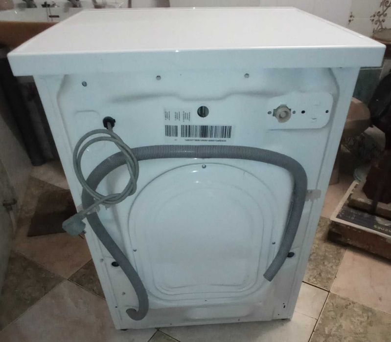 Máquina lavar-roupa 8 kg - Zanussi Lindo100 (avariada)