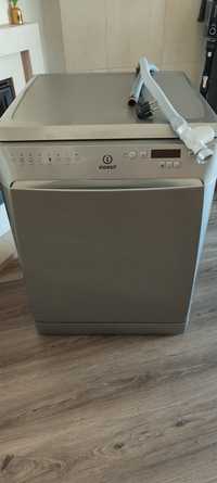 Máquina de lavar louça Indesit