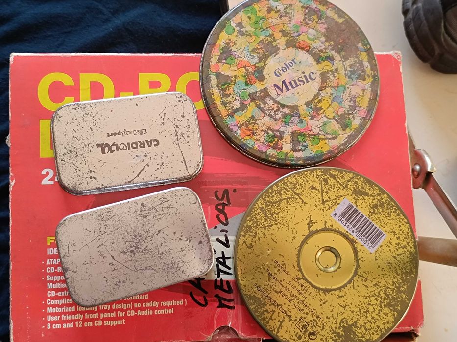 2 Caixas metálicas vintage