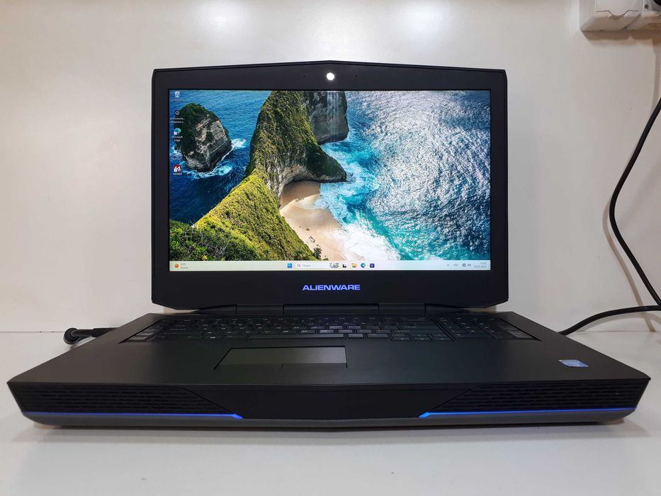 Ігровий ноутбук Dell Alienware 18 P19E, 18.4", в гарному стані