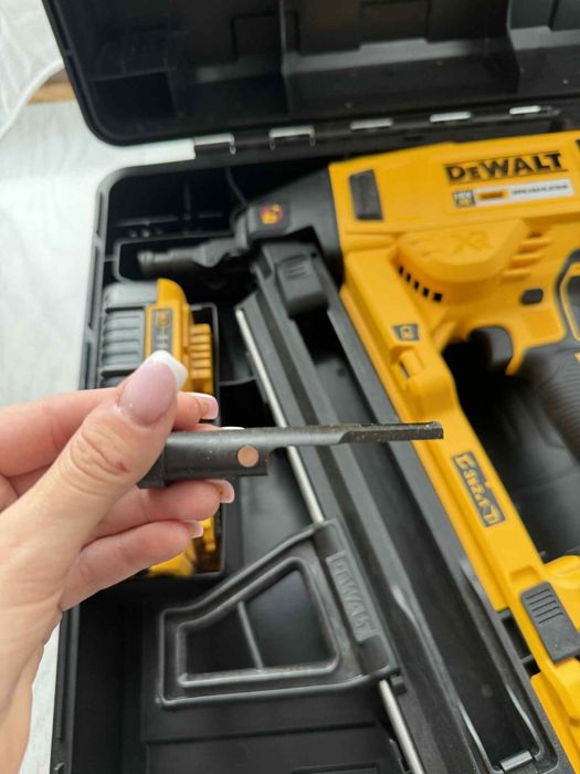 Dewalt gwoździarka do betonu nowa