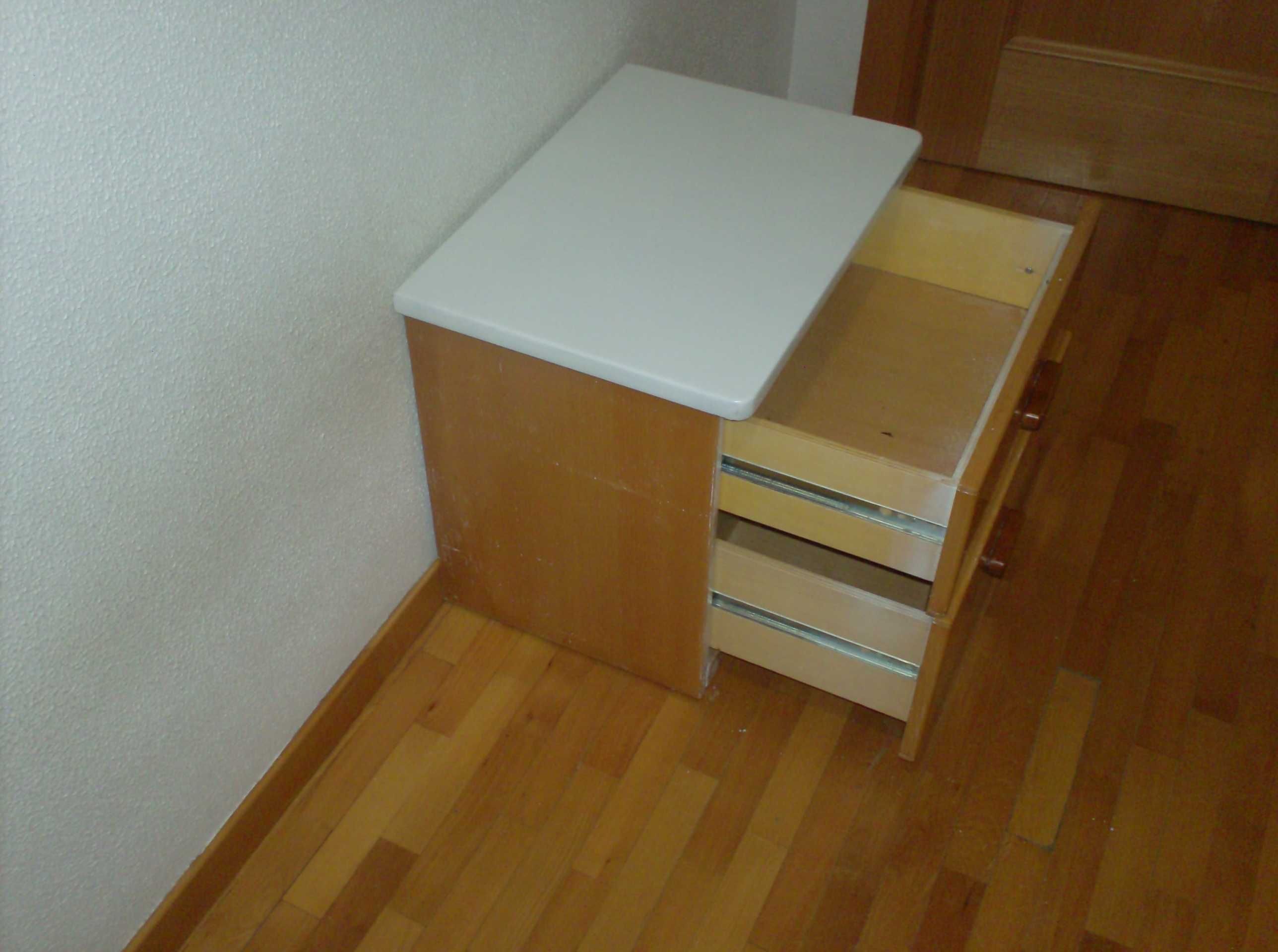 Mesa de cabeceira