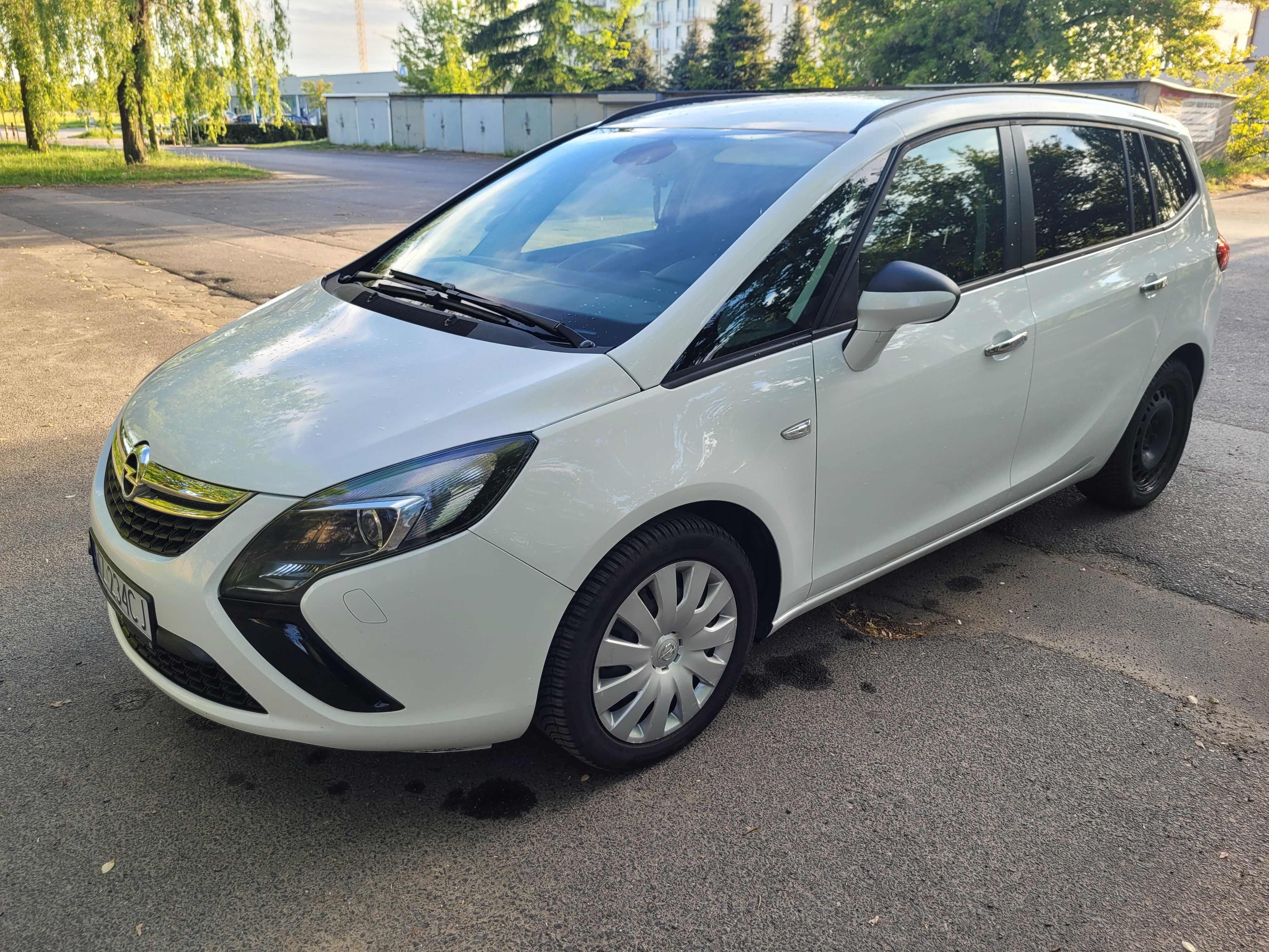 OPEL ZAFIRA C 2015 rok