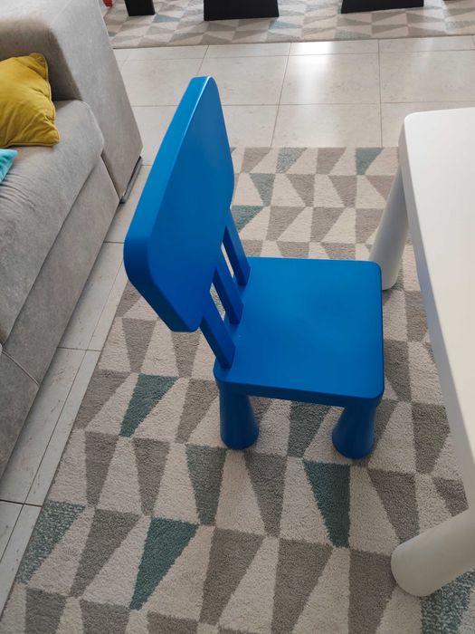 Mesa infantil com cadeira