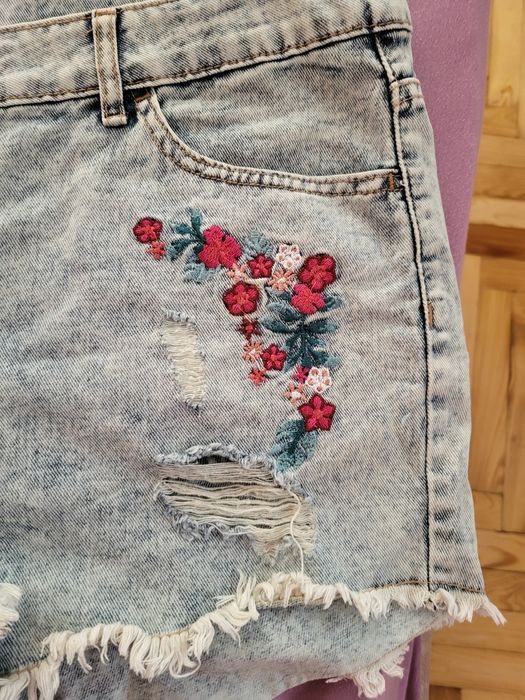 Продам жіночі шорти б/у