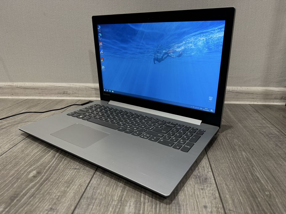 Ігровий ноутбук. I5 7200u, MX110, 8Gb DDR4. SSD240Gb, HDD320Gb.