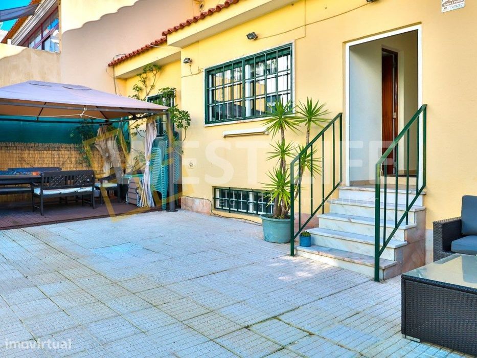 Moradia em Banda T6 - A 10 minutos das magnificas praias - Localiza...