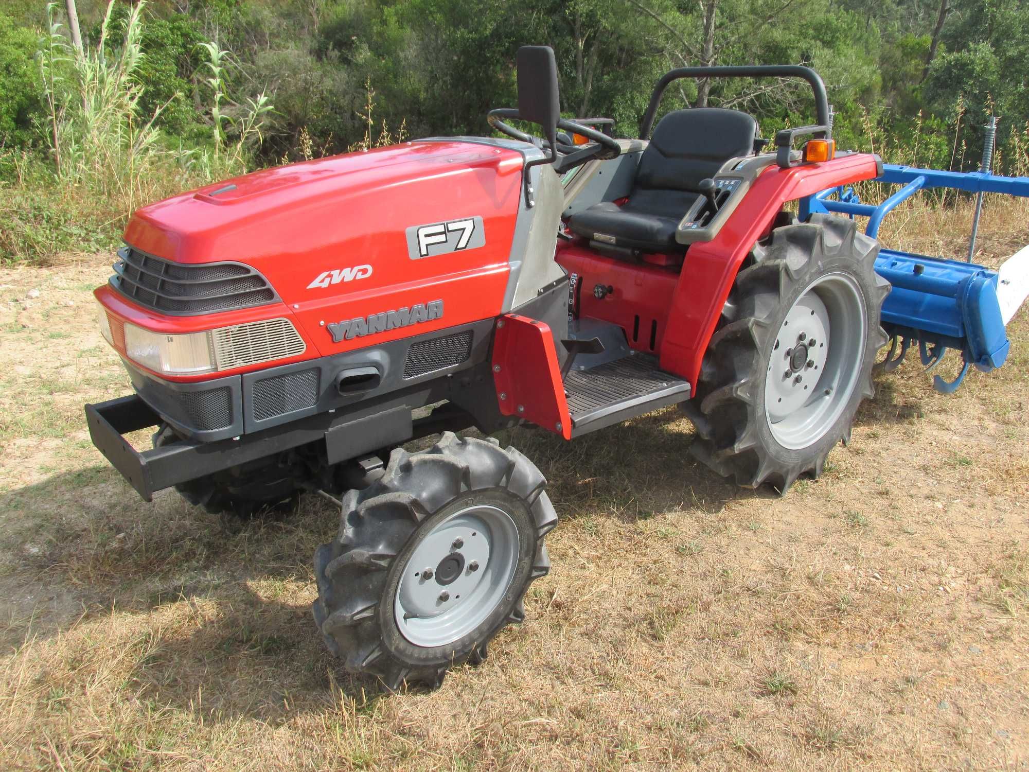 Trator Yanmar F7 4x4 com Freza