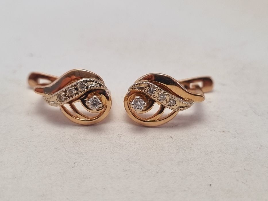 Золотые серьги с бриллиантами
