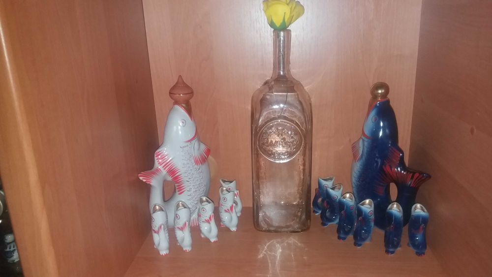 порцеляна : риба і рибки- кобальт.