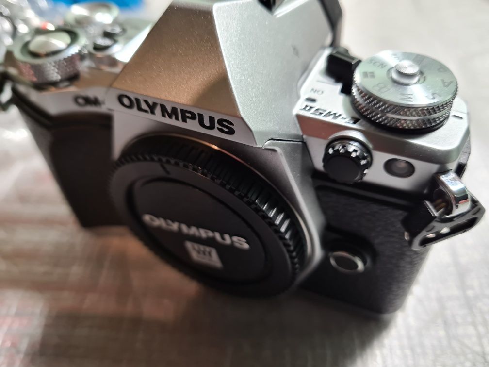 Jak nowy Olympus omd5 mark2 srebrny body 950 zdjęć