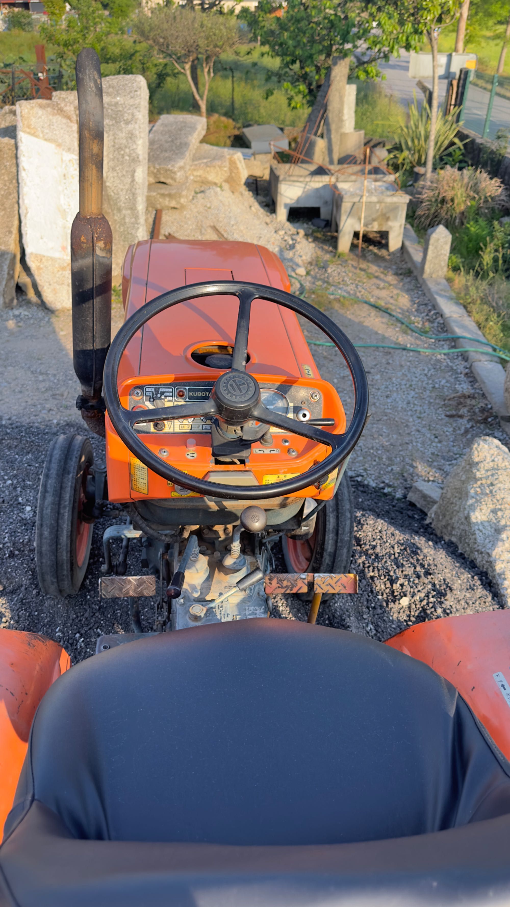 Trator Kubota L1501 fiável e Pronto a Trabalhar