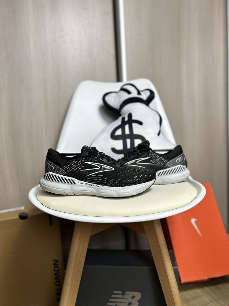 Кроссовки brooks