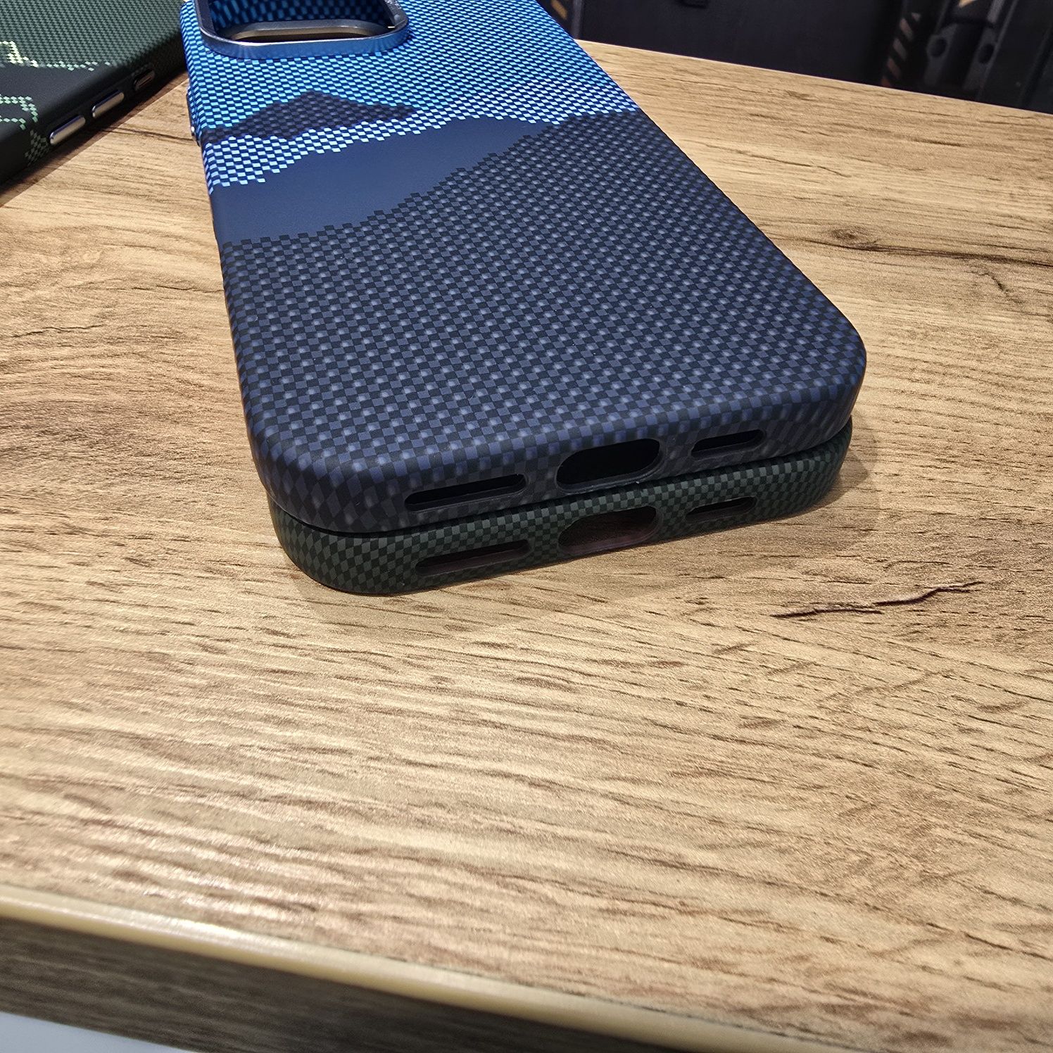 Чохли на iPhone 16 Pro Max як Pitaka