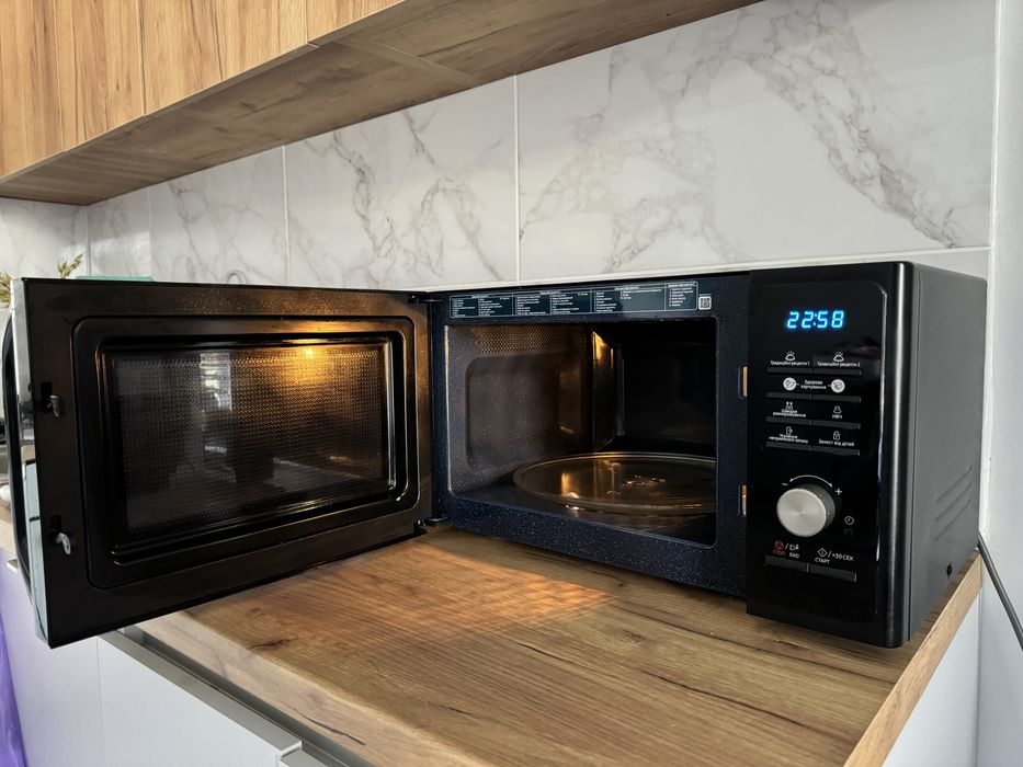 Мікрохвильова піч Samsung MS23F301TFK ( 800Вт, 23л,