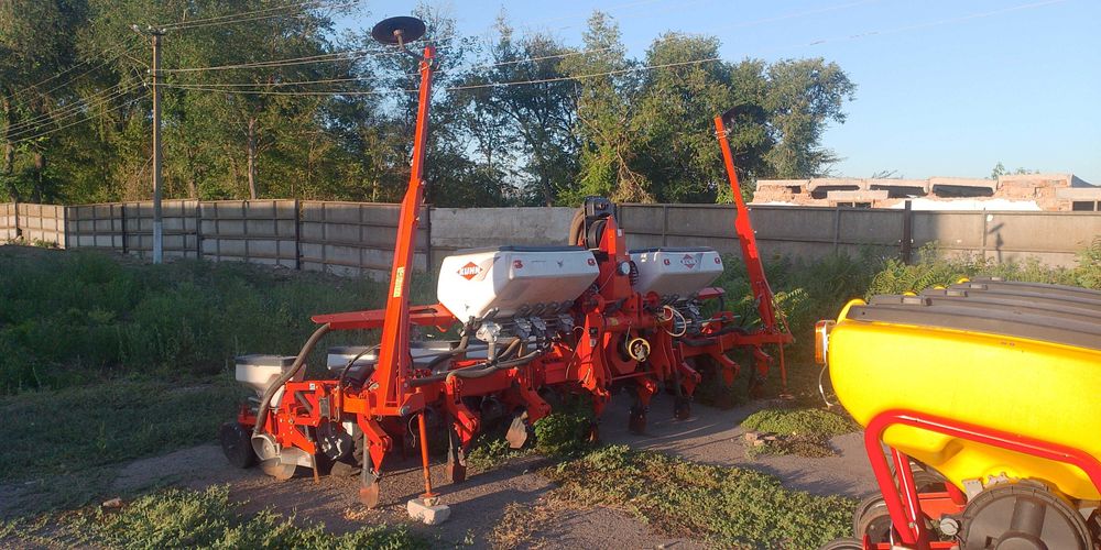 Продаєця сівалка кун плантер 3