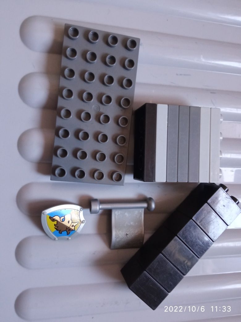 Klocki LEGO Duplo siwe szare tarcza