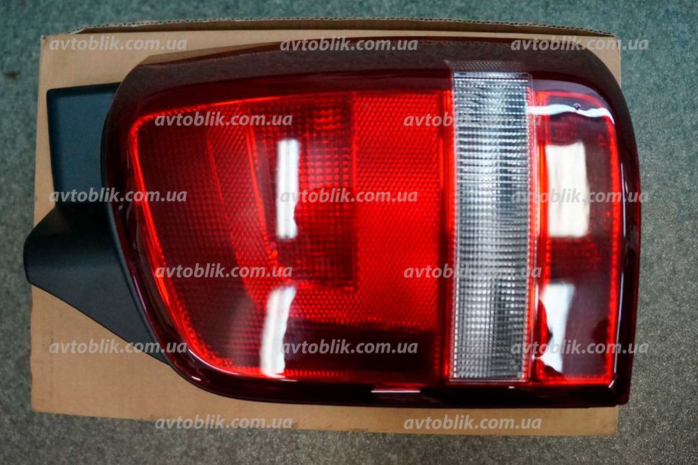 Задні фонарі Volkswagen Caddy, T4, T5, T6, Crafter лівий, правий, фара