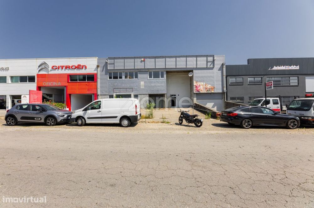 Pavilhão para arrendamento com 1797m2 em Frossos - Braga
