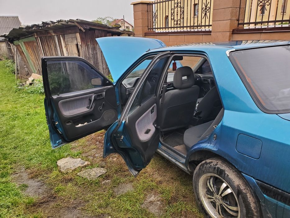 Продам Mazda 323 1.6 injection