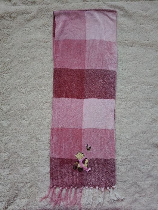 Dziewczęcy szalik w kratę: z Misiem Puchatkiem