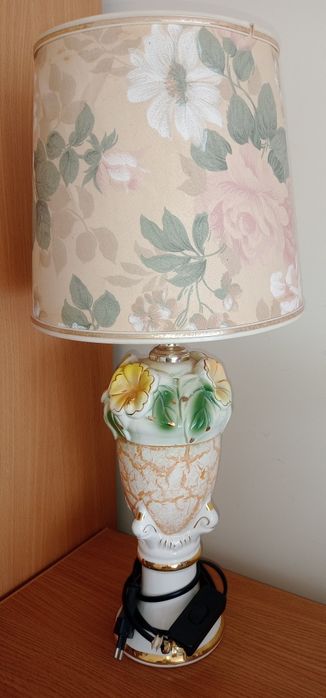 Lampka nocna z ceramiczną podstawą