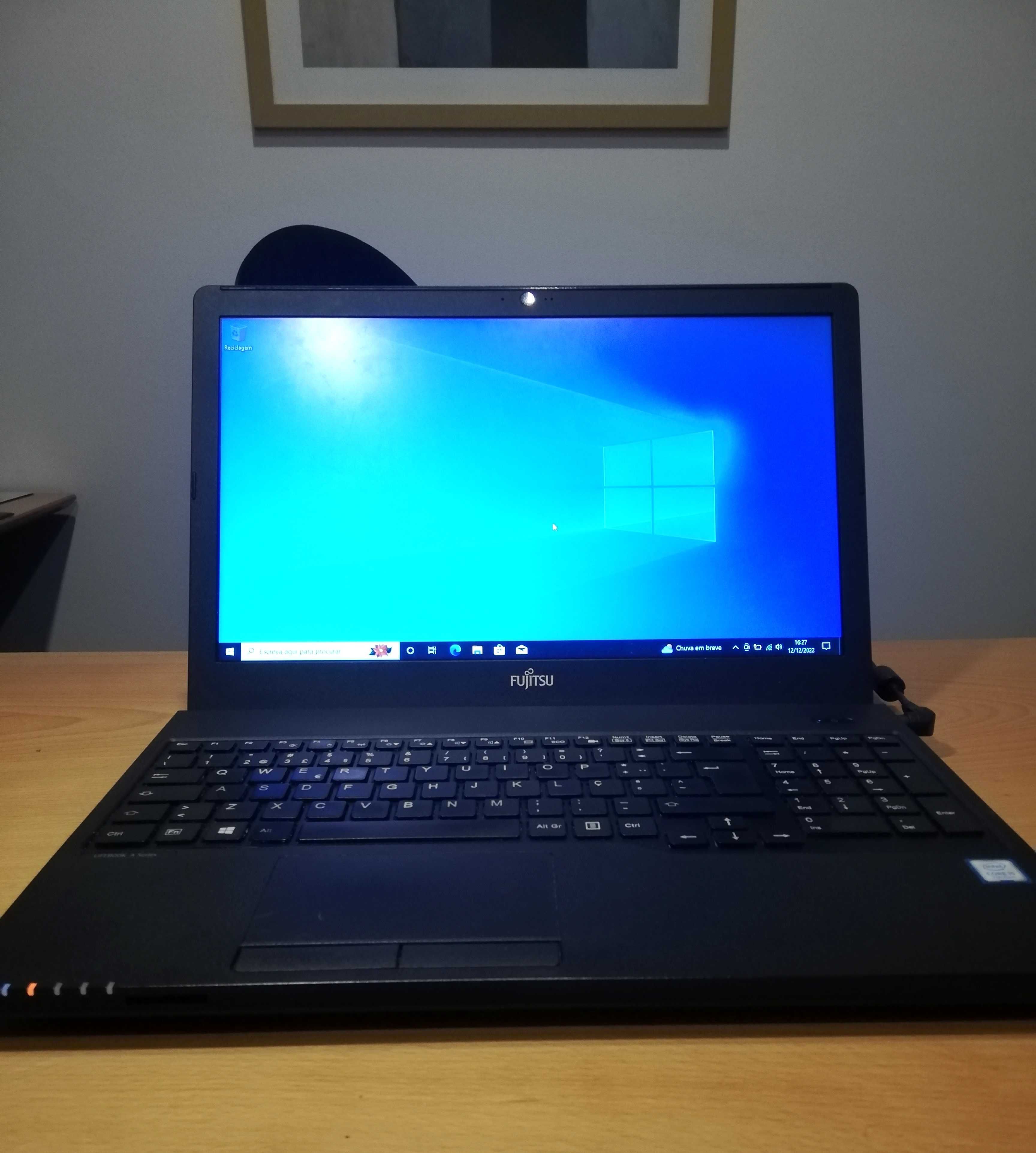 Portátil Fujitsu Lifebook A557 - i5 / 8G / SSD 460GB