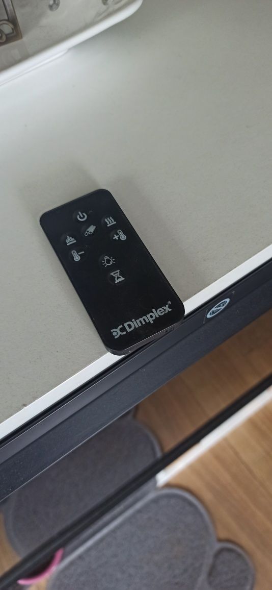 Kominek elektryczny z funkcją grzania, z wkładem, imitacja ognia