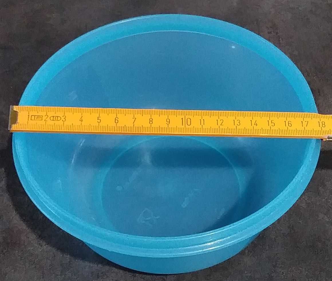 Miska Tupperware z pokrywką i sztućcami box pojemnik 1,5L markowa