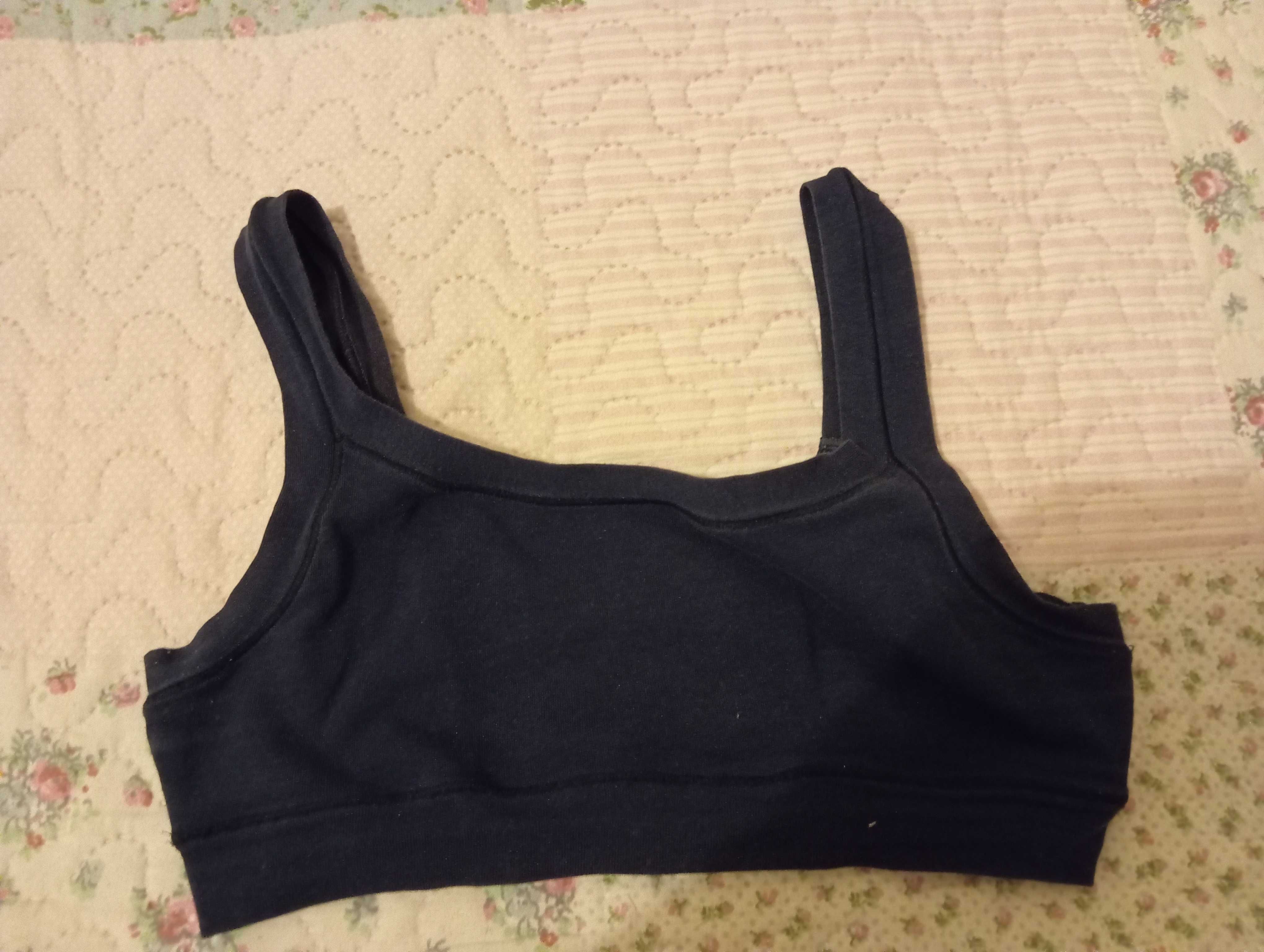 2 tops Benetton 8/9 anos