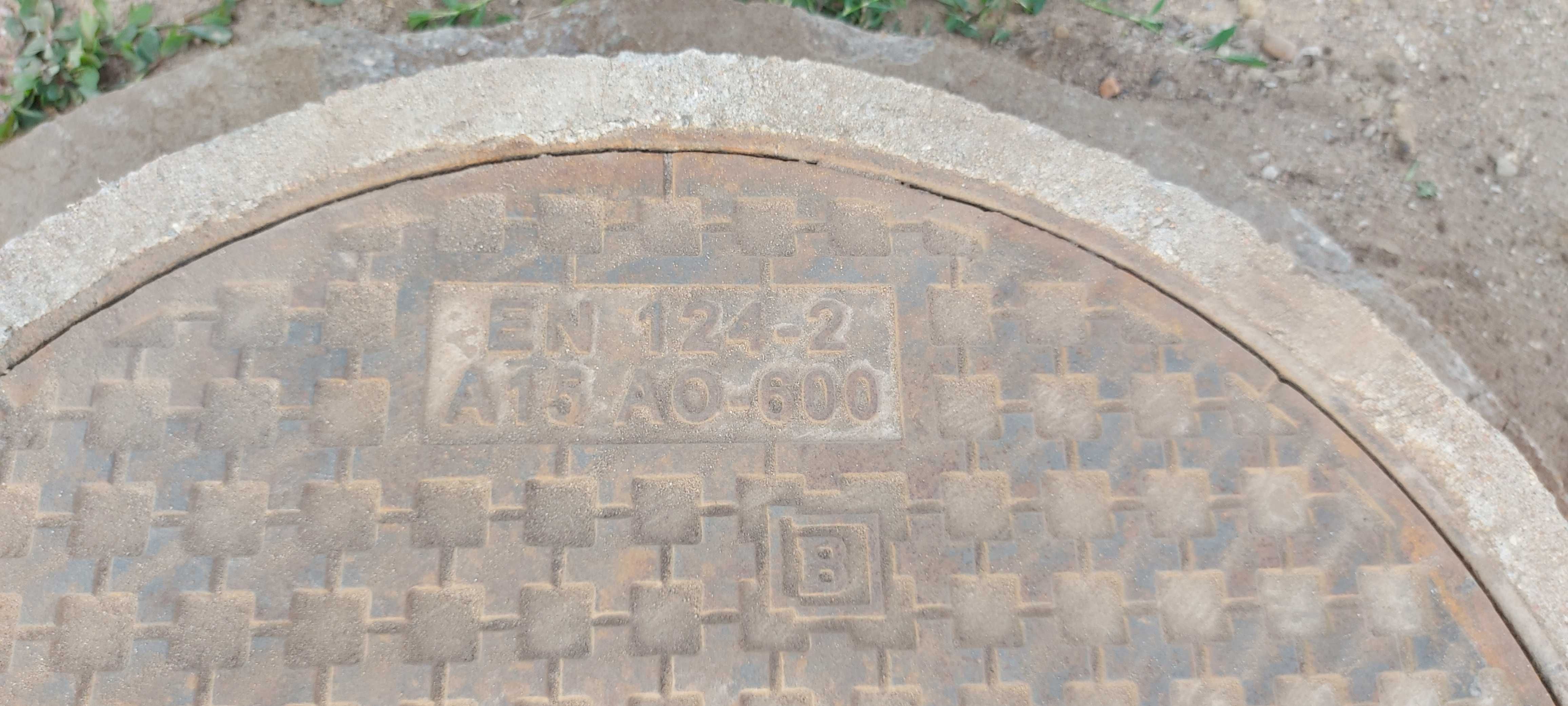 Pokrywa studni 800/600 redukcja betonowa żeliwna
