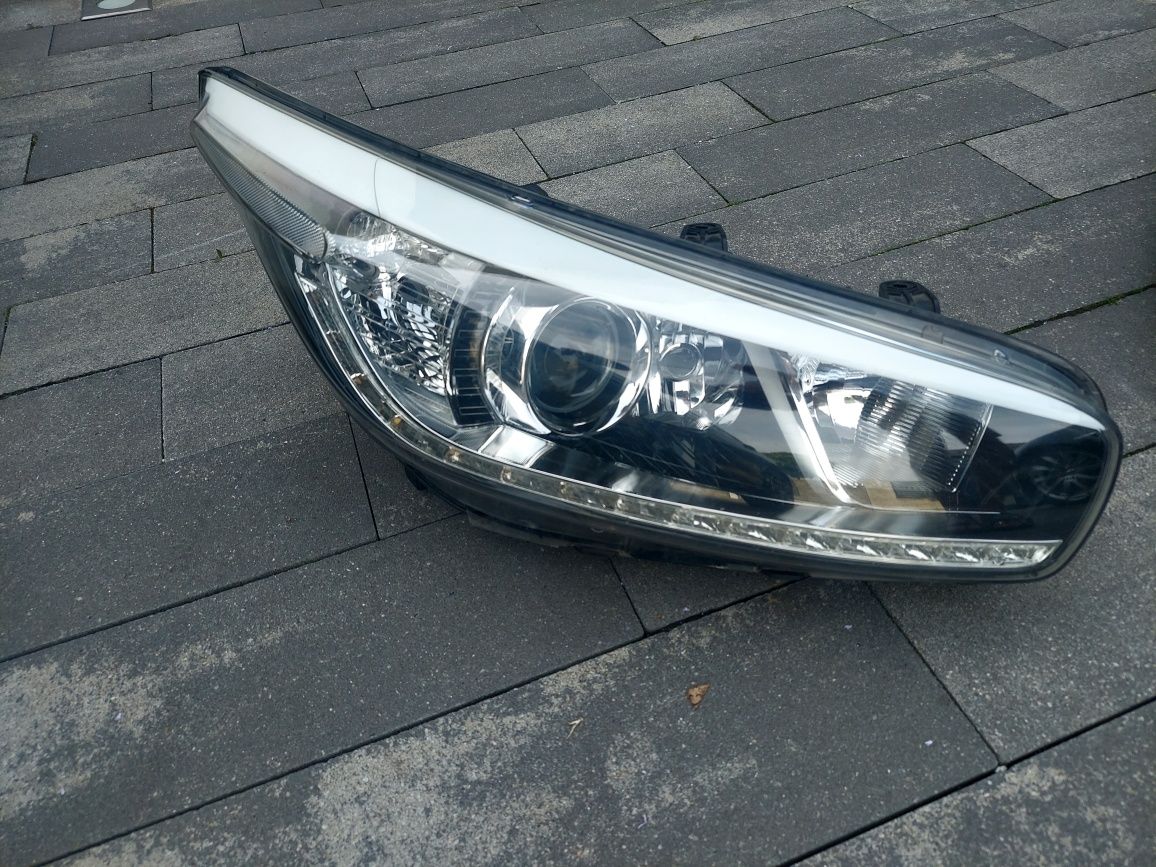 Reflektor lampa przód prawa lewa /europejska/ Kia ceed II 2