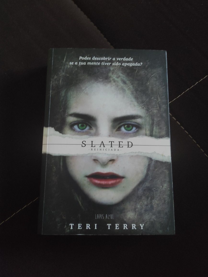 Livro reiniciada de Teri Terry
