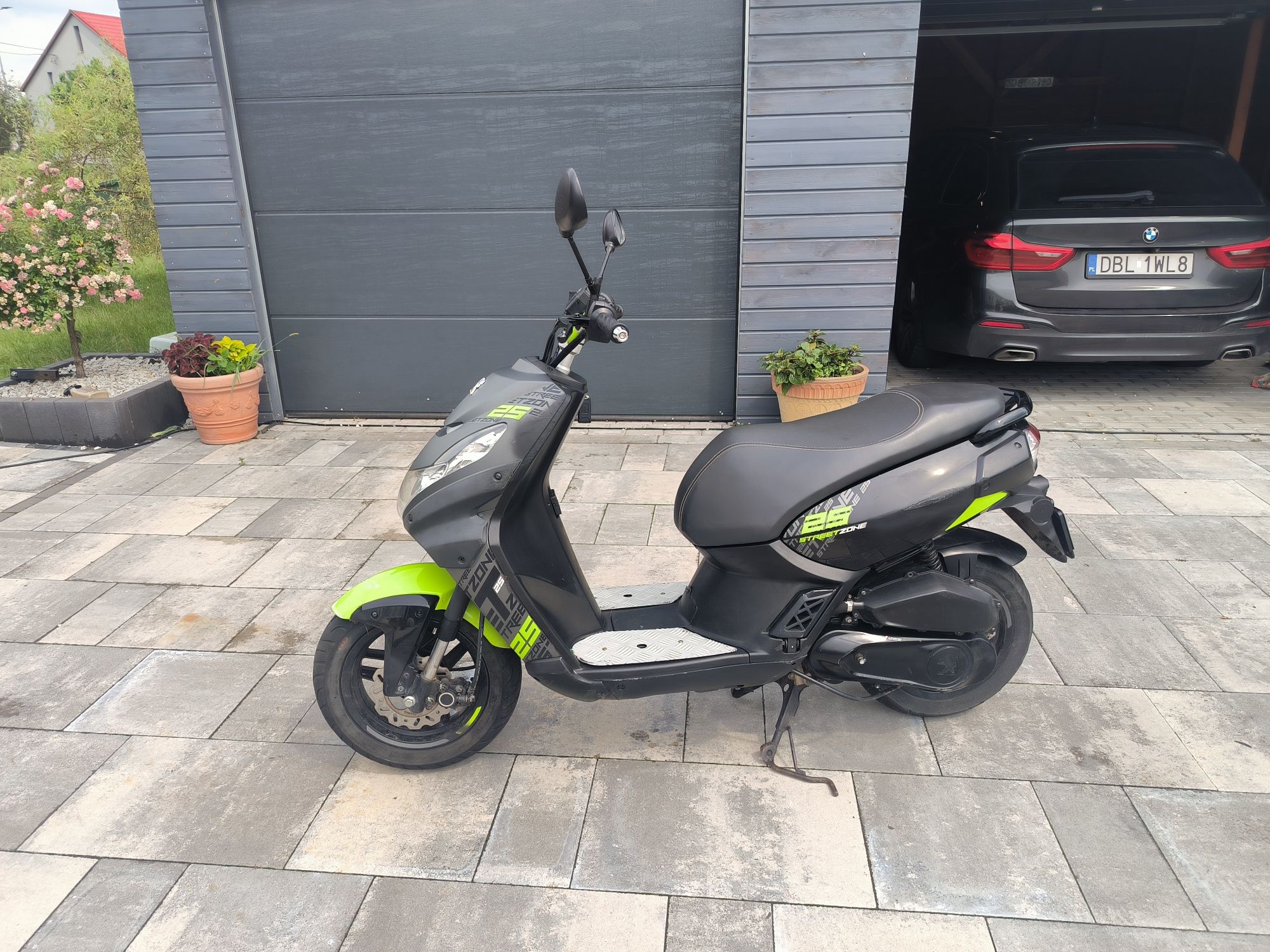 Skuter Peugeot Kisbee Street Zone