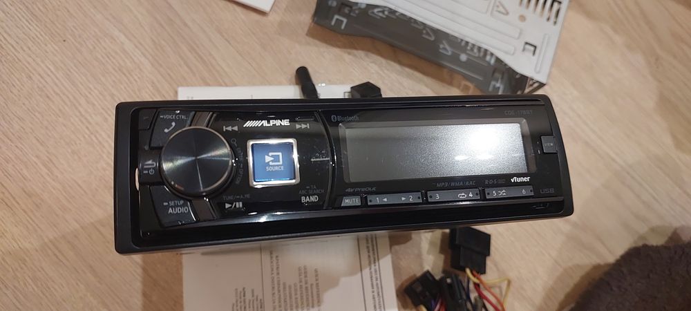 Автомагнітола Alpine CDE - 178BT
