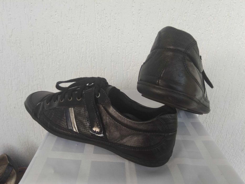 Спортивние туфли,кроссовки,мокасини кожанние Akira р.45-46