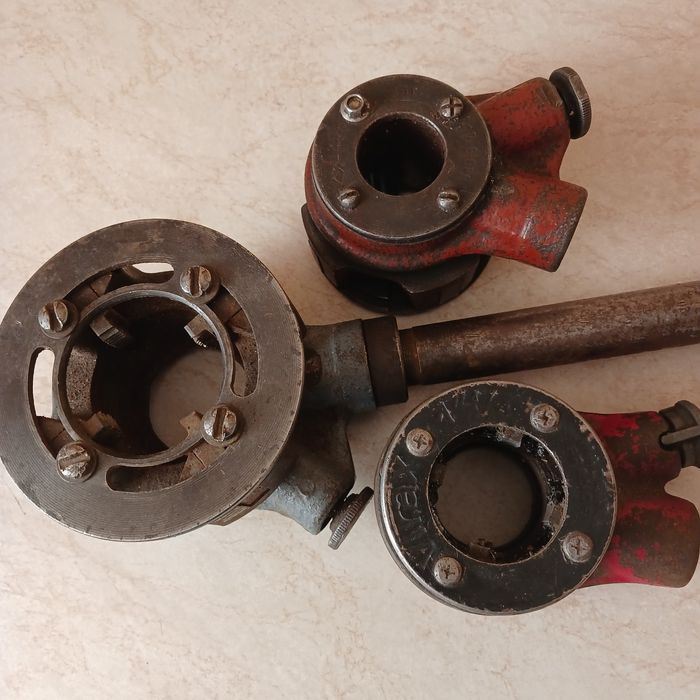 Клупп для нарезания резьб