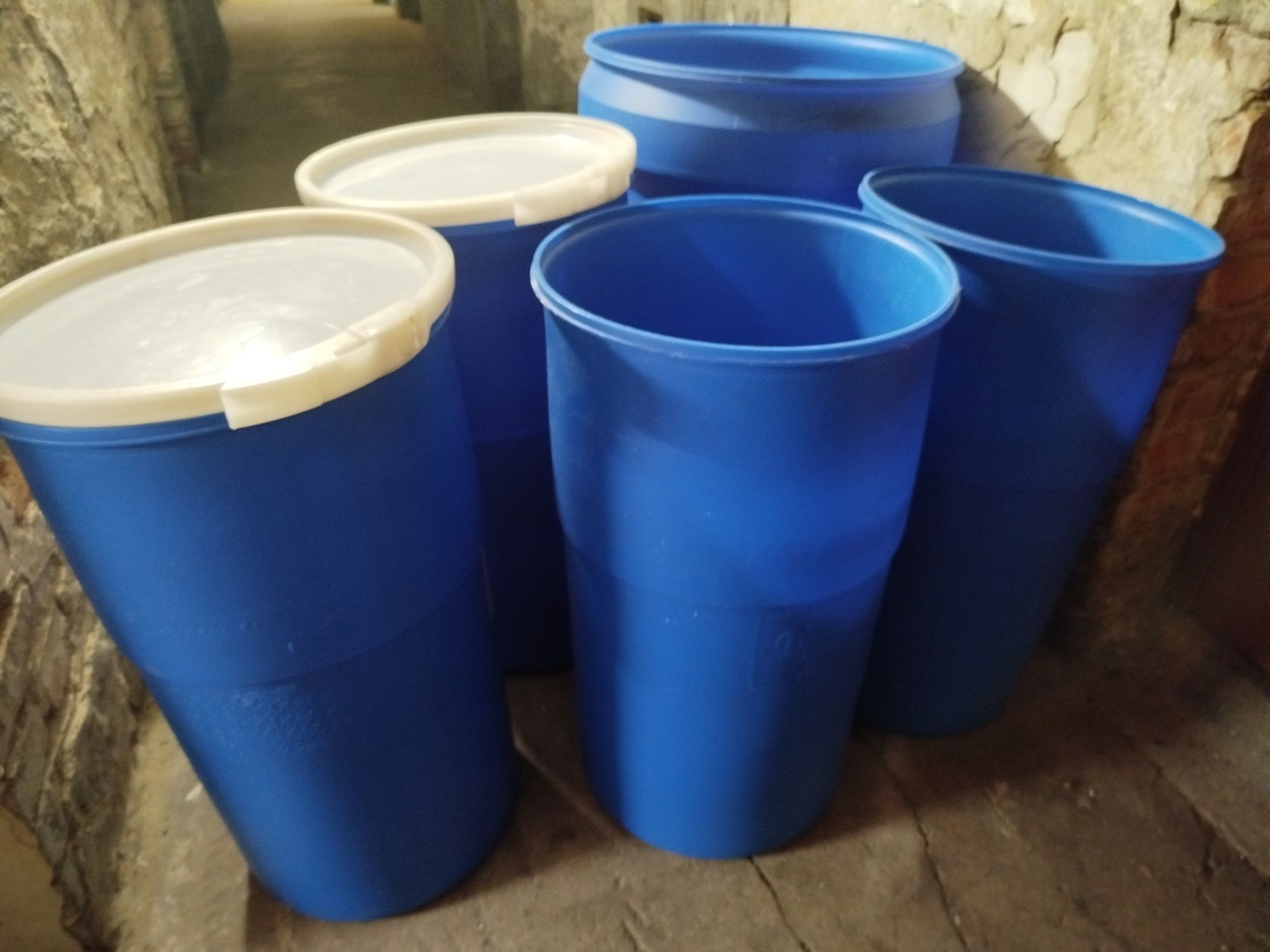 Beczki plastikowe , dobra jakość+atest , 80+150 litrów