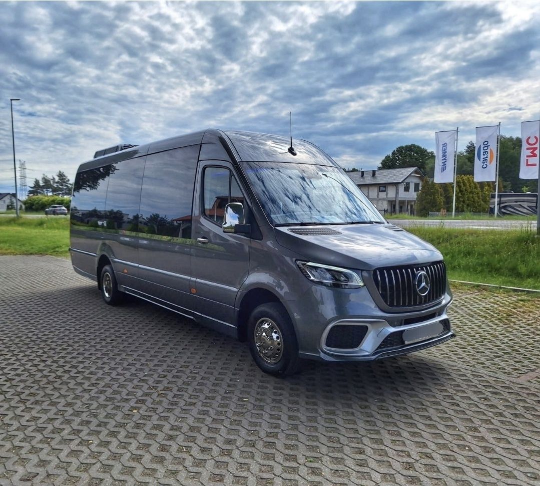 Maybach Chaffeur & Concierge dyskrecja przewozy VIP pod bronią dyspozy