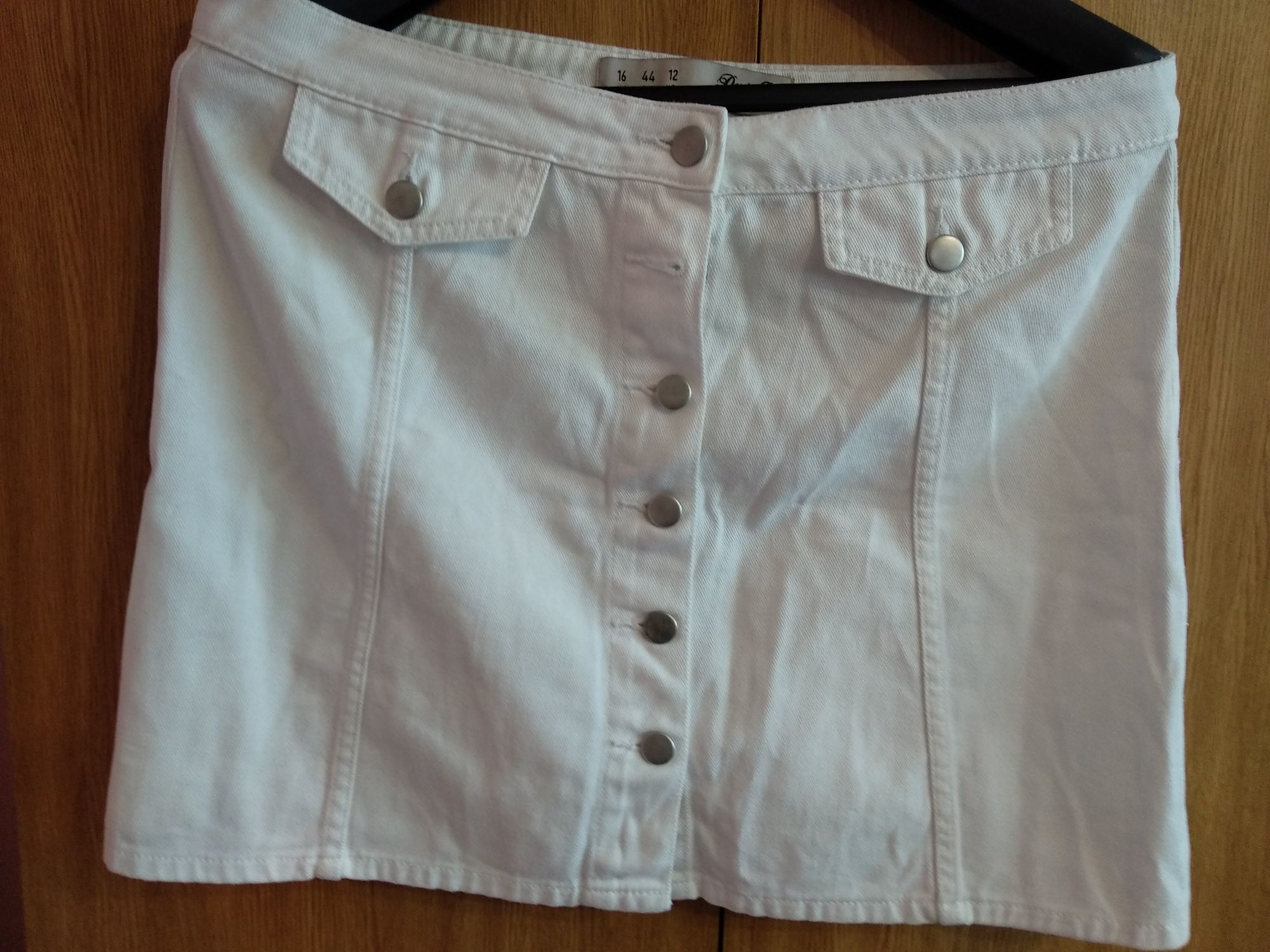 Biała dżinsowa spódnica rozmiar 16
