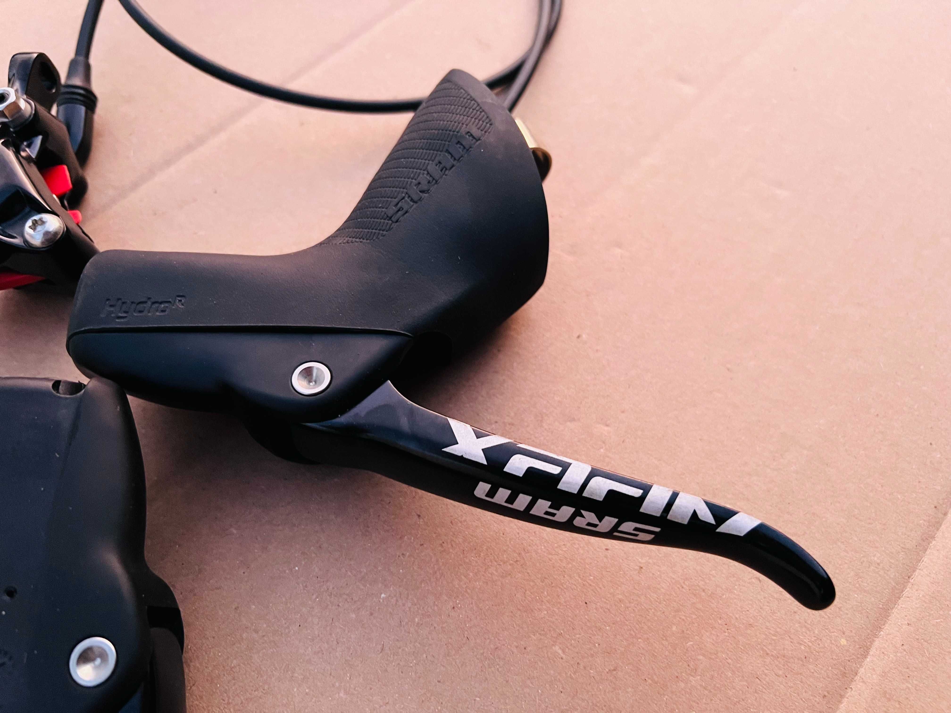 Klamkomanetki SRAM APEX HYDRO R Hamulce hydrauliczne zacisk 1x11s NOWE