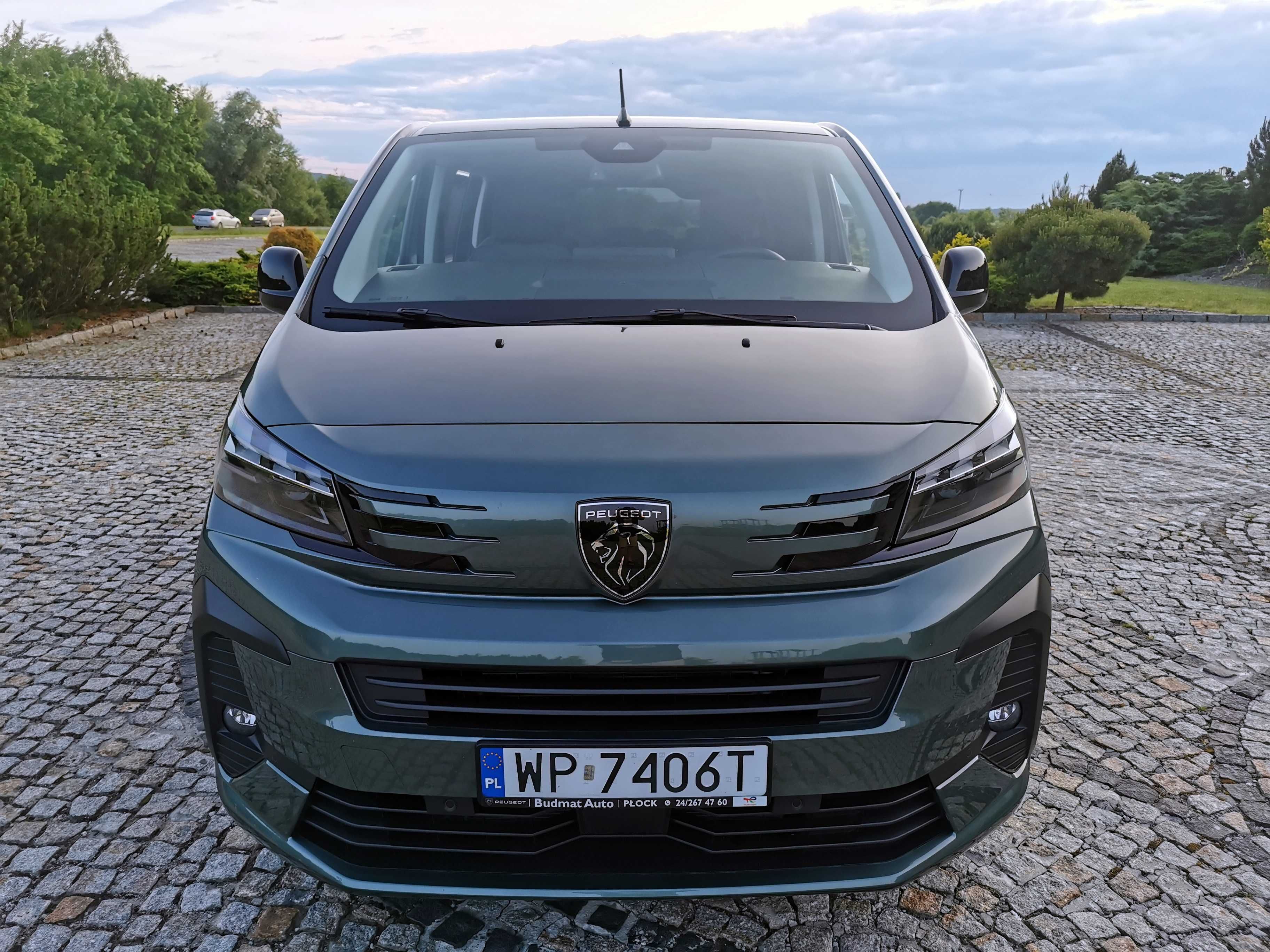 Wynajem Busa Peugeot Traveller Business NOWY